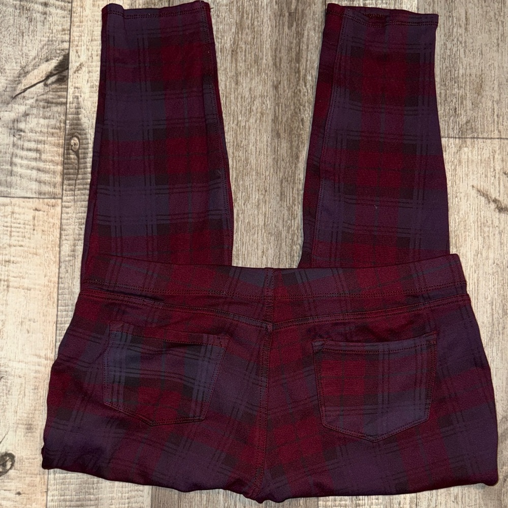 St. John's Bay Plaid Leggings in Red and Black- size L